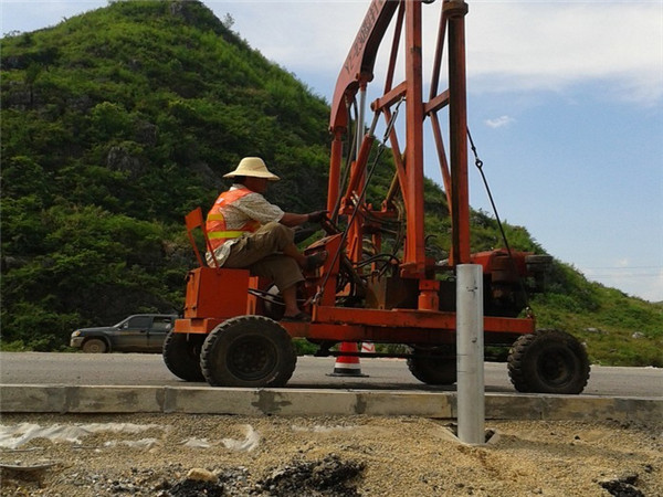云南公路护栏板打桩